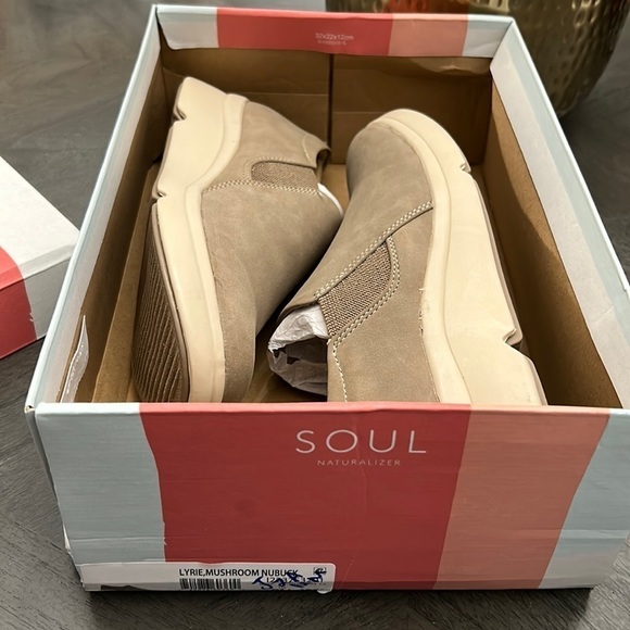 SOUL Naturalizer Lyrie Women's Slip On Shoes (WIDE) - Picture 2 of 9